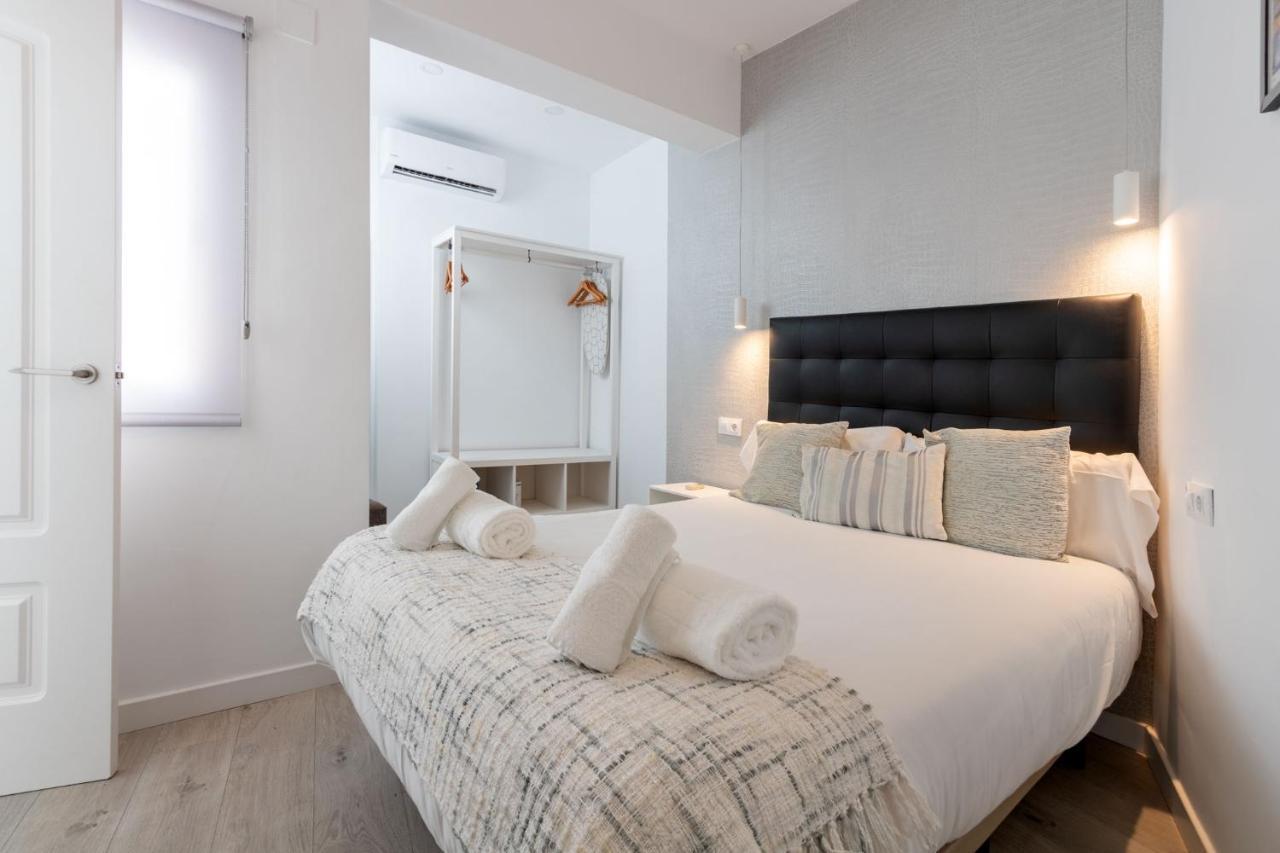 Nine O Clock San Luis Skyview Apartment Seville Exterior photo