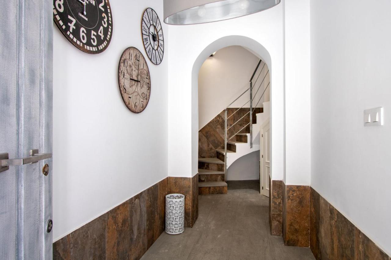 Nine O Clock San Luis Skyview Apartment Seville Exterior photo